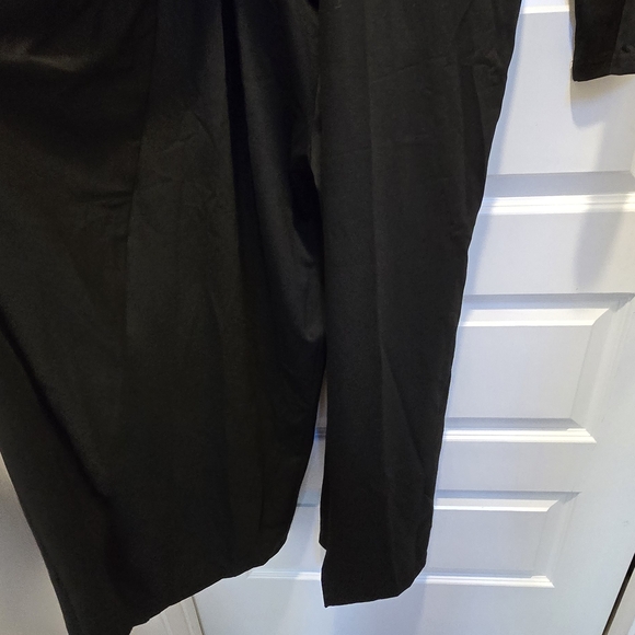 Elegant Black Women's Jumpsuit - Picture 10 of 16